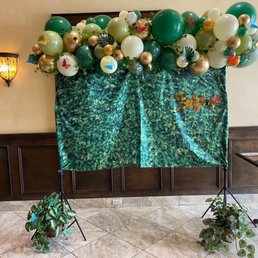 Jungle themed balloon arch for my 1-year-old's birthday party Jungle themed balloon arch for my 1-year-old's birthday party