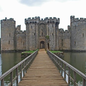Bodiam Castle - Bodiam Castle - front - Landmarks & Historical Buildings Near Me - Robertsbridge, ESX Bodiam Castle - Bodiam Castle - front - Landmarks & Historical Buildings Near Me - Robertsbridge, ESX