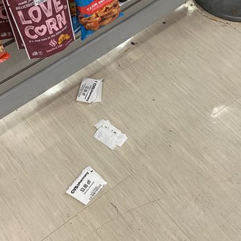 Walgreens - Really? They can't even sweep up trash on the ground? - Drugstores Near Me - Chicago, Illinois Walgreens - Really? They can't even sweep up trash on the ground? - Drugstores Near Me - Chicago, Illinois