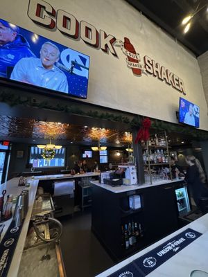 Cook and Shaker by null