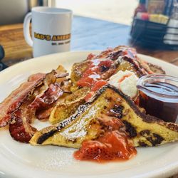 Dad's American Diner - Frenchie Toast with Strawberries
