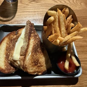 Trillium Brewing - Fort Point - kids grilled cheese - Breweries Near Me - Boston, Massachusetts