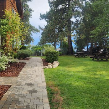 RedWolf Lakeside Lodge - Path to pool and beach - Hotels Near Me - Kings Beach, California RedWolf Lakeside Lodge - Path to pool and beach - Hotels Near Me - Kings Beach, California