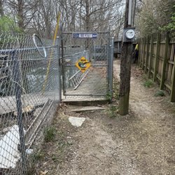 Riverside Wildlife Center - whole place is that type of fencing in small enclosures for exotic animals