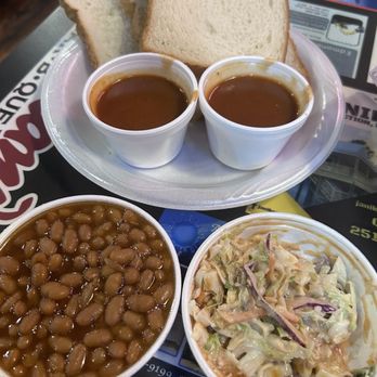 Dreamland BBQ - Backed beans and the BEST Vinegar Coleslaw - Barbeque Near Me - Mobile, Alabama Dreamland BBQ - Backed beans and the BEST Vinegar Coleslaw - Barbeque Near Me - Mobile, Alabama