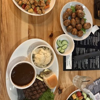 Badlands Saloon & Grille - Sirloin with mashed potatoes, house salad with chicken, baker potatoes and side salad - Bars Near Me - Wall, South Dakota