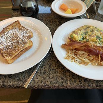 Hilton Garden Inn Springfield, MO - Restaurant breakfast - Hotels Near Me - Springfield, Missouri