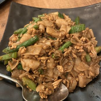 The Thonglor - Drunken noodles - Thai Near Me - San Francisco, California The Thonglor - Drunken noodles - Thai Near Me - San Francisco, California