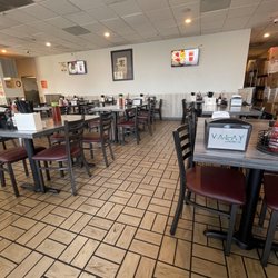 Banh Cuon Tay Ho - Indoor dining