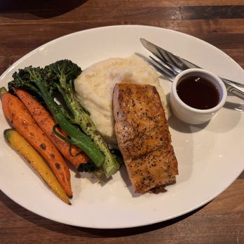 Yard House - Whiskey Glazed Salmon - delicious - Bars Near Me - Pasadena, California Yard House - Whiskey Glazed Salmon - delicious - Bars Near Me - Pasadena, California