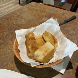 Mama's Italian Restaurant - Garlic bread