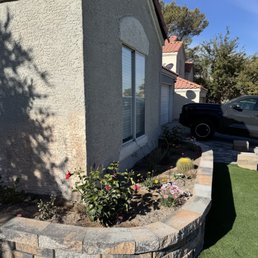 Front flower bed Front flower bed
