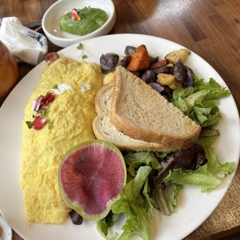 Lapisara Eatery - Meat Lovers Omelette - Breakfast & Brunch Near Me - San Francisco, California Lapisara Eatery - Meat Lovers Omelette - Breakfast & Brunch Near Me - San Francisco, California