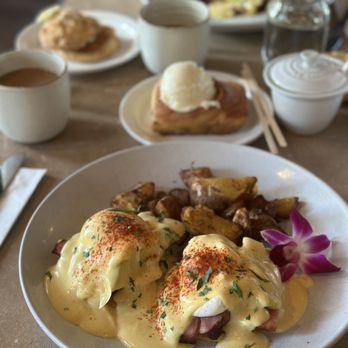 Bistro 76 Cafe & Catering - Classic eggs and Benedict - Breakfast & Brunch Near Me - Edmonds, Washington