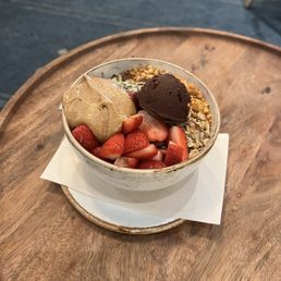 pb&j açaí bowl (+ fudge) pb&j açaí bowl (+ fudge)