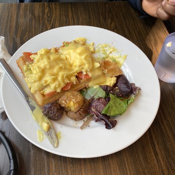 Le Petit Belge - Salmon Benny - Breakfast & Brunch Near Me - Vancouver, British Columbia