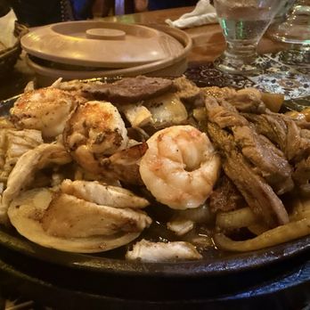 Pescaditos - Mixed fajita plate - Seafood Near Me - Cancún, ROO