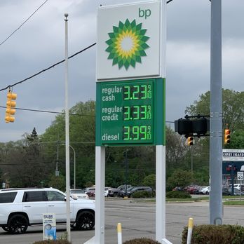bp - BP on the SW corner of 10 Mile Rd & Lahser Rd - Gas Stations Near Me - Southfield, Michigan