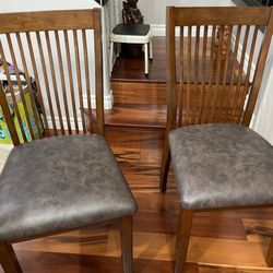 These chairs look brand new after I took them to Ana for upholstery. The material and the foam are very good quality!