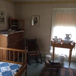 Girls' room.