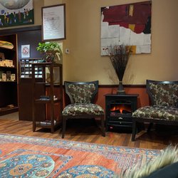 Chiropractic and Wellness Ctr - Cozy waiting area