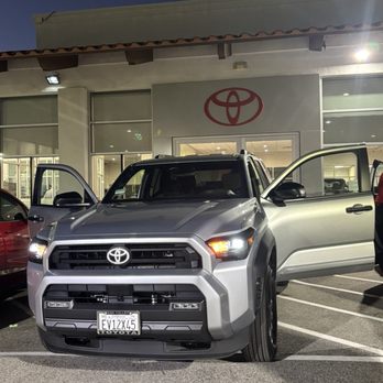Simi Valley Toyota - Car Dealers Near Me - Simi Valley, California Simi Valley Toyota - Car Dealers Near Me - Simi Valley, California