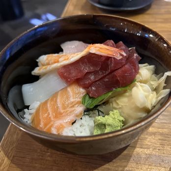Imanas Tei - Chirashi sushi set - Sushi Bars Near Me - Honolulu, Hawaii