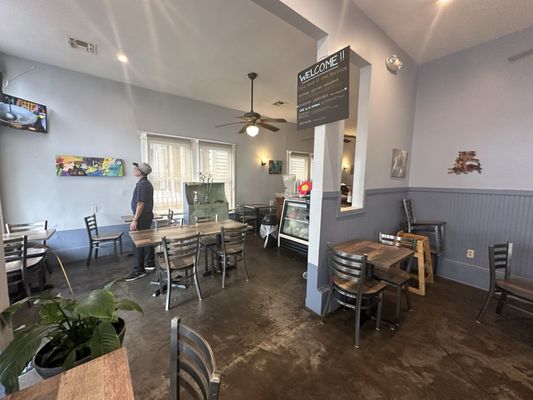 Le's Baguette Banh Mi Cafe by null