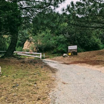 La Canada Teepee - Entrance - Hiking Near Me - La Cañada Flintridge, California