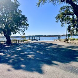 W. O. Thomas, Jr. Boat Landing - Public boat landing ramp into the Ashley River