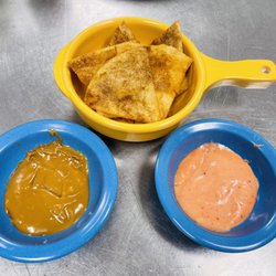 Sopapilla chips with dip
