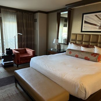 Harrah's Resort Southern California - King size room in the South Tower - Casinos Near Me - Funner, California