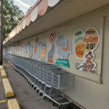 BIG TOP MARKET - Updated January 2025 - 13 Reviews - 3630 Clyde 