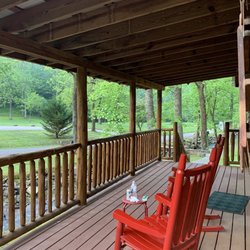 Lands Creek Log Cabins - Squirrels Nest Porch