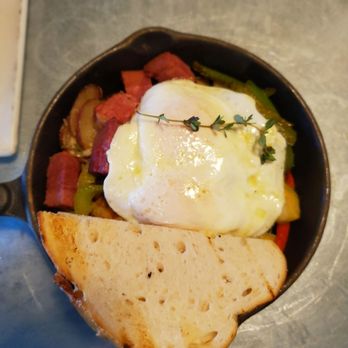 Toast - Corn beef hash - Breakfast & Brunch Near Me - Temecula, California Toast - Corn beef hash - Breakfast & Brunch Near Me - Temecula, California