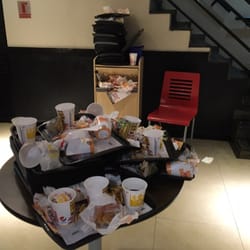 Burger King - Limpeza digna de cenário de apocalipse zumbi.