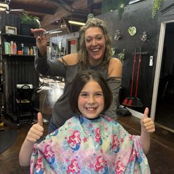 Radical Rubies Salon - Kelly is amazing! She's professional and my daughter loves seeing her every time. We recommend!