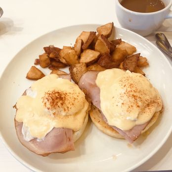 OUI Pancake N Eggs - Egg Benedict with crispy potato wedges - American Near Me - Temecula, California OUI Pancake N Eggs - Egg Benedict with crispy potato wedges - American Near Me - Temecula, California