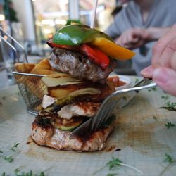 Restaurant Goldenes Lamm Villach - hauptspeise grillpyramide mit gemuese restaurant goldenes lamm