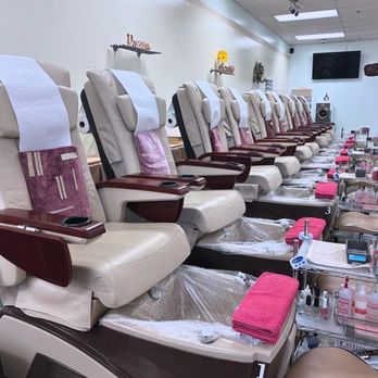 Star Nails - Nail Salons Near Me - Savoy, Illinois