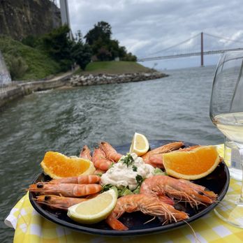 Ponto Final - Cold shrimps - Portuguese Near Me - Almada, 15