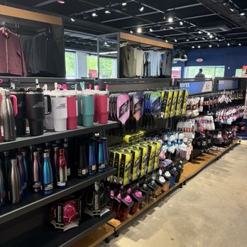 SKECHERS Warehouse Outlet - Shoe Stores Near Me - Paramus, New Jersey