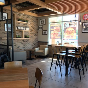 Burger King - Comfy lounge area and a large community table. Great for large parties on the road. - Burgers Near Me - Bennettsville, South Carolina Burger King - Comfy lounge area and a large community table. Great for large parties on the road. - Burgers Near Me - Bennettsville, South Carolina
