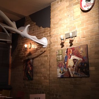 Rocco's Plum Tomato - Italian Near Me - Etobicoke, Ontario