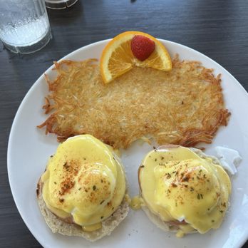 Sweet E's Cafe - Traditional eggs benedict - Cafes Near Me - Honolulu, Hawaii Sweet E's Cafe - Traditional eggs benedict - Cafes Near Me - Honolulu, Hawaii
