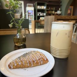 Lavender scone and Ash & Honey (one of their signature potions) Lavender scone and Ash & Honey (one of their signature potions)
