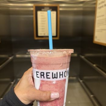 Erewhon - Hailey Beiber smoothie - Grocery Near Me - Beverly Hills, California
