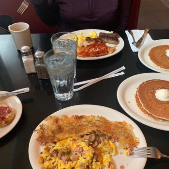 Russell's - Meat lovers scramble, cakes, biscuits - American Near Me - Pasadena, California