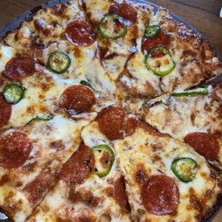 Horseshoe Inn Bar & Grill - Hot honey roni pizza