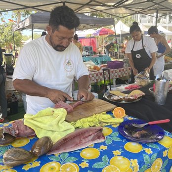 Mercado Organico - Fish so fresh! They let us sample a couple types of fish before we bought - chef gave us great recommendations! - Farmers Market Near Me - Tijuana, BCS
